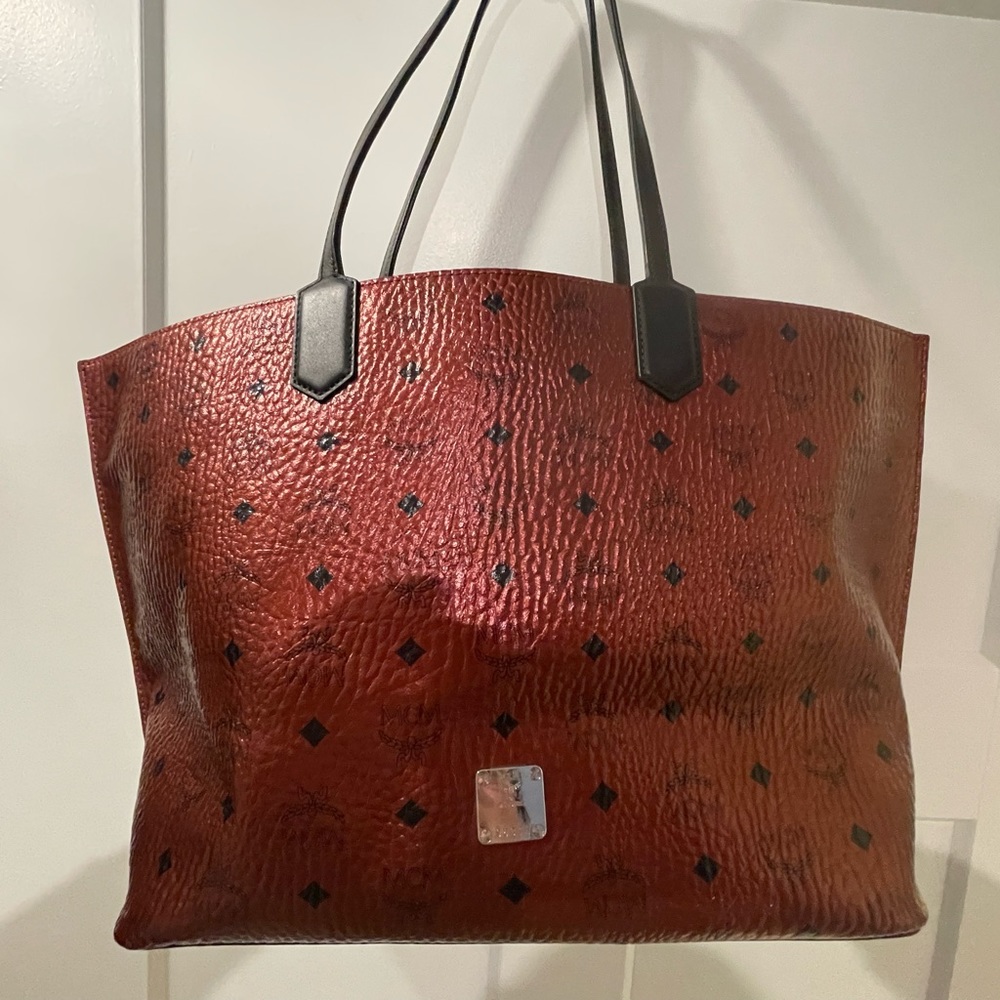 MCM tote Metallic Red